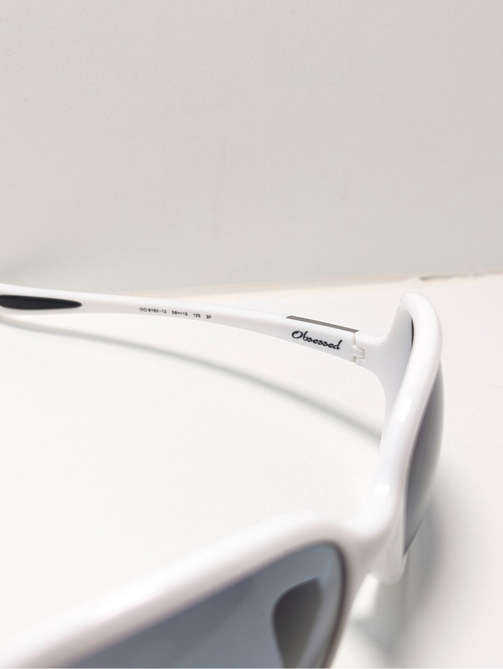 Oakley Obsessed Casual Gray UV White Oversized Square Women’s Fashion Sunglasses - Picture 10 of 11
